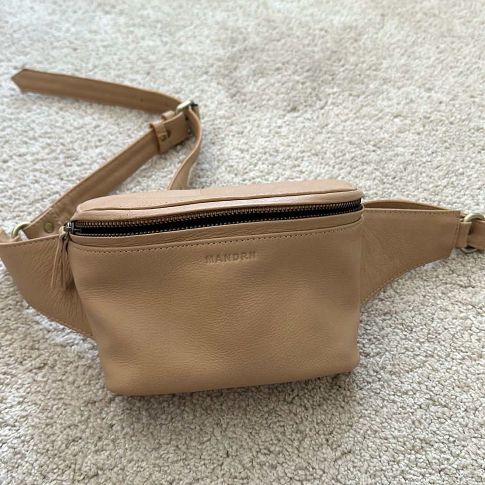 Mandrn “remy” Fanny pack in sand